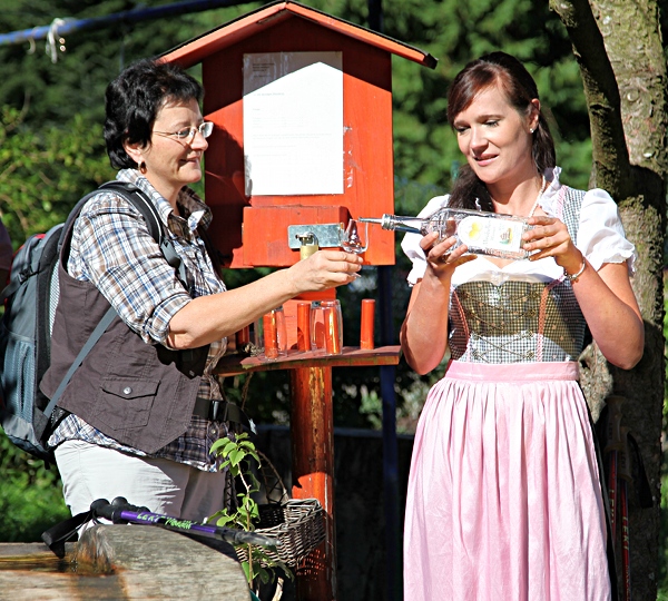 Schnapsausschank am Brunnen